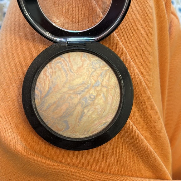 MAC HIGHLIGHT - NEVER USED - Picture 3 of 3